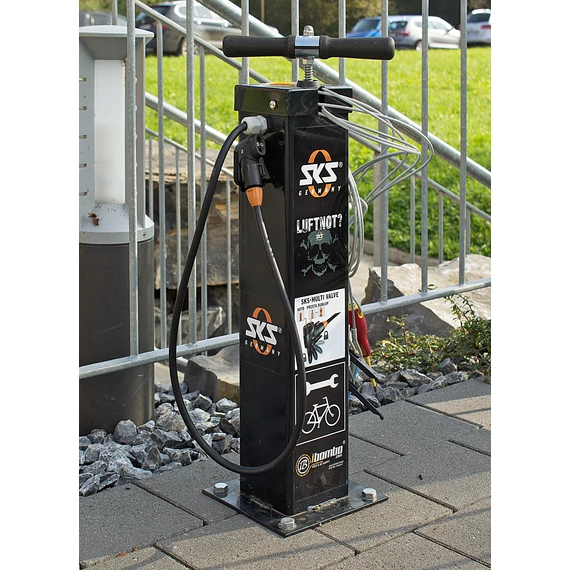 SKS-Germany pumpa állomás szerszámokkal - 160835